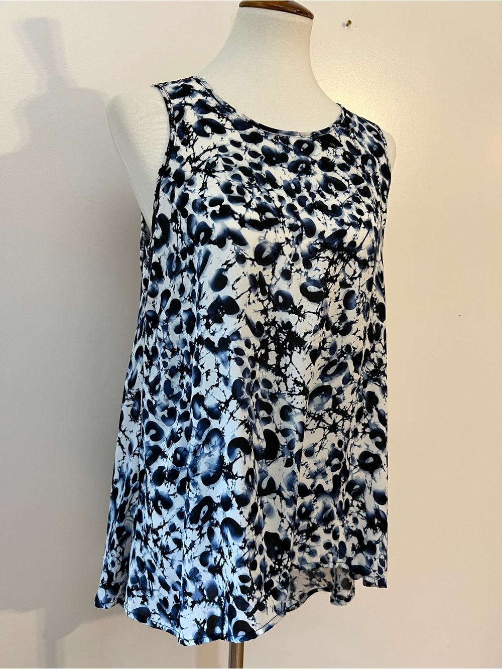Spense Women’s Size M Navy White Sleeveless Blouse Tank Top Tunic Relaxed Shirt